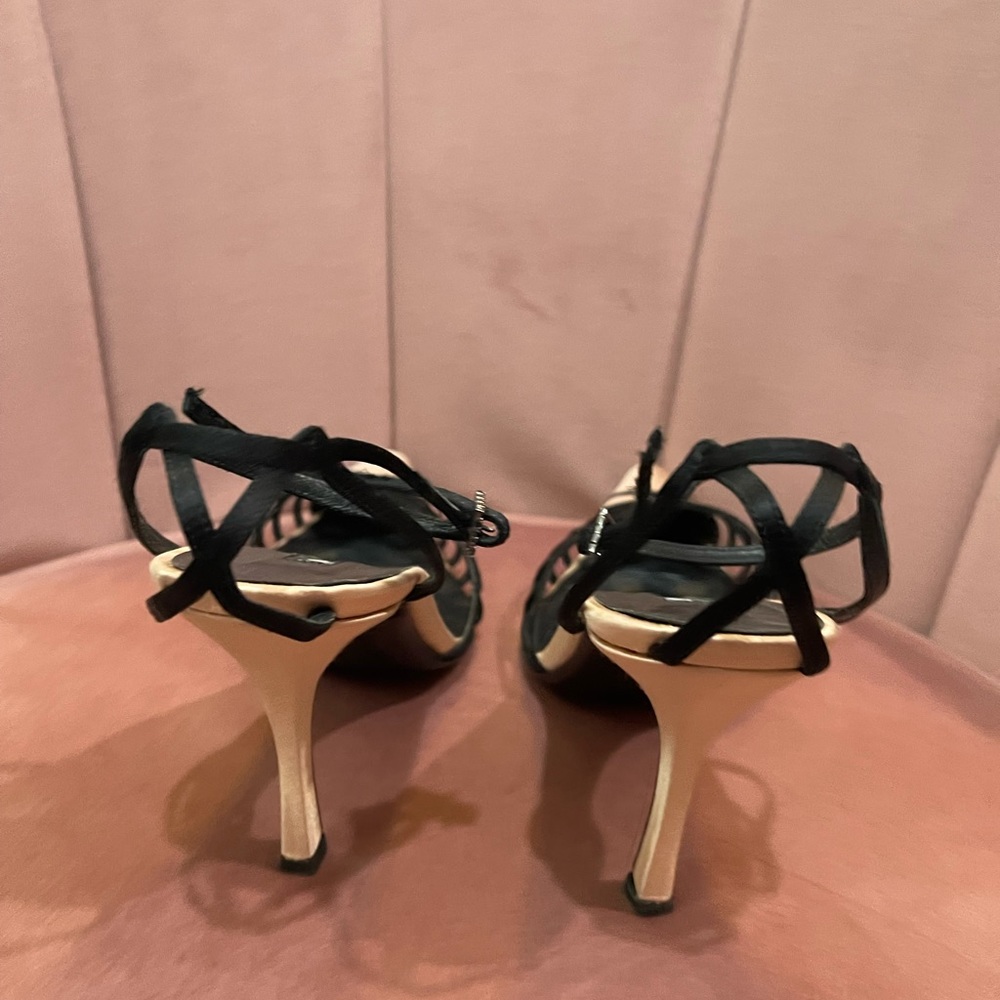 Oscar de la Renta strappy 3 1/2” heels